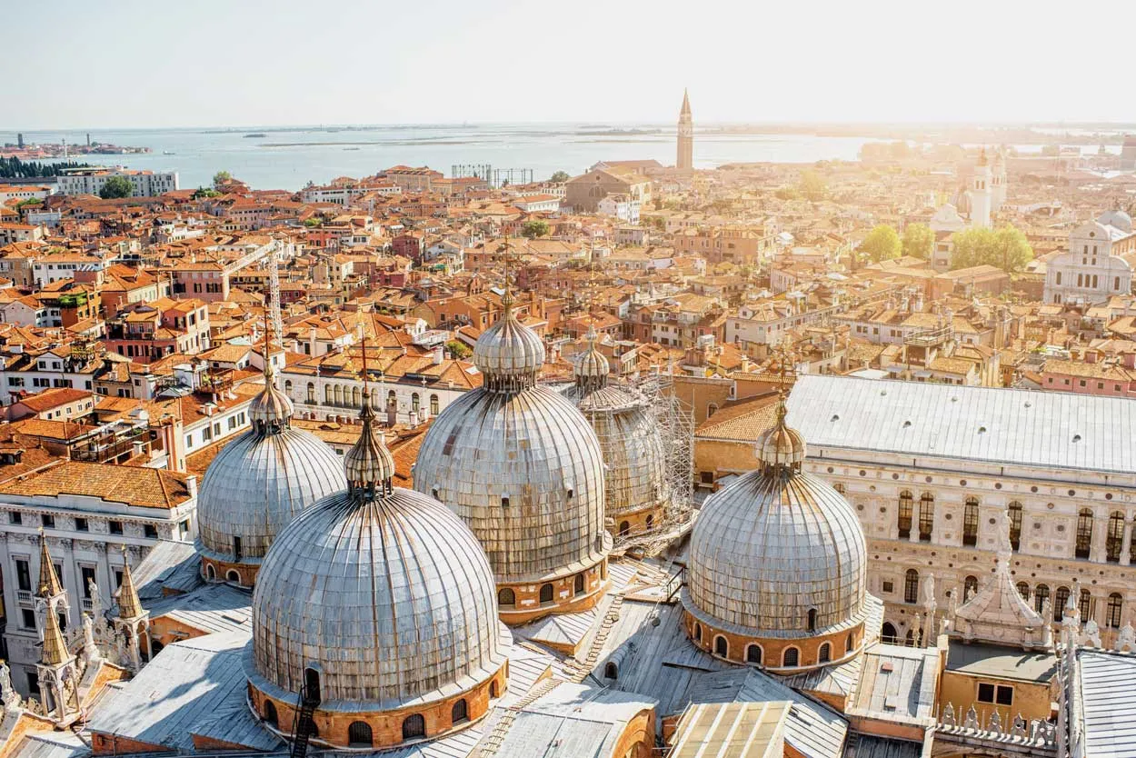 venice-roofs
